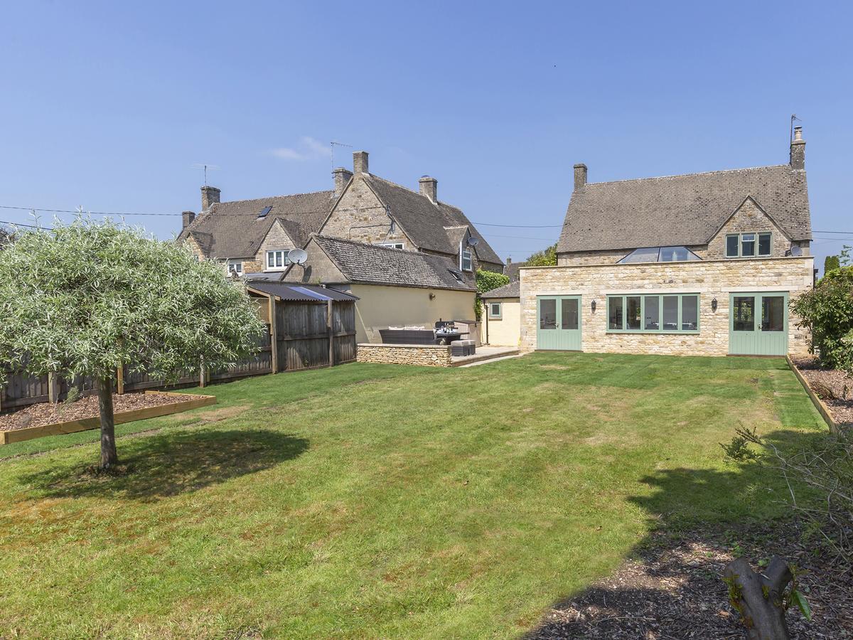 Villa South Winds Bourton-on-the-Water Exterior foto